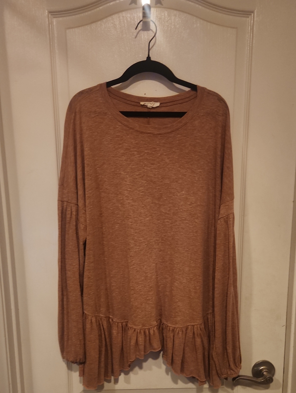 easel Brown Ruffle-Hem Long Sleeve Tunic